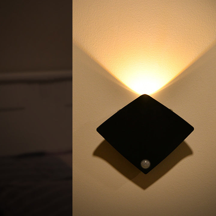 Lampe murale LED en losange magnétique ABS avec capteur de mouvement à batterie rechargeable de simplicité moderne pour couloir 