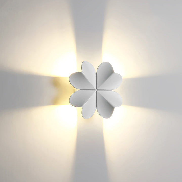 Applique murale LED en aluminium étanche créative contemporaine à quatre feuilles pour patio extérieur 