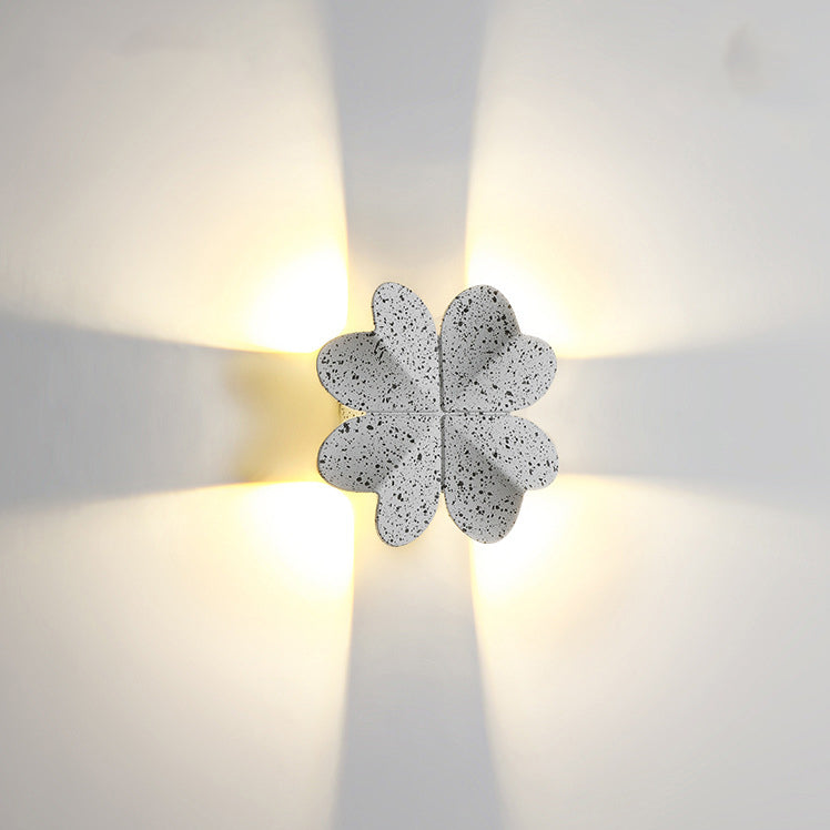 Applique murale LED en aluminium étanche créative contemporaine à quatre feuilles pour patio extérieur 