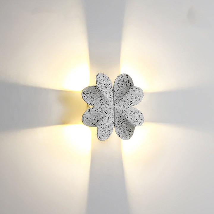 Applique murale LED en aluminium étanche créative contemporaine à quatre feuilles pour patio extérieur 