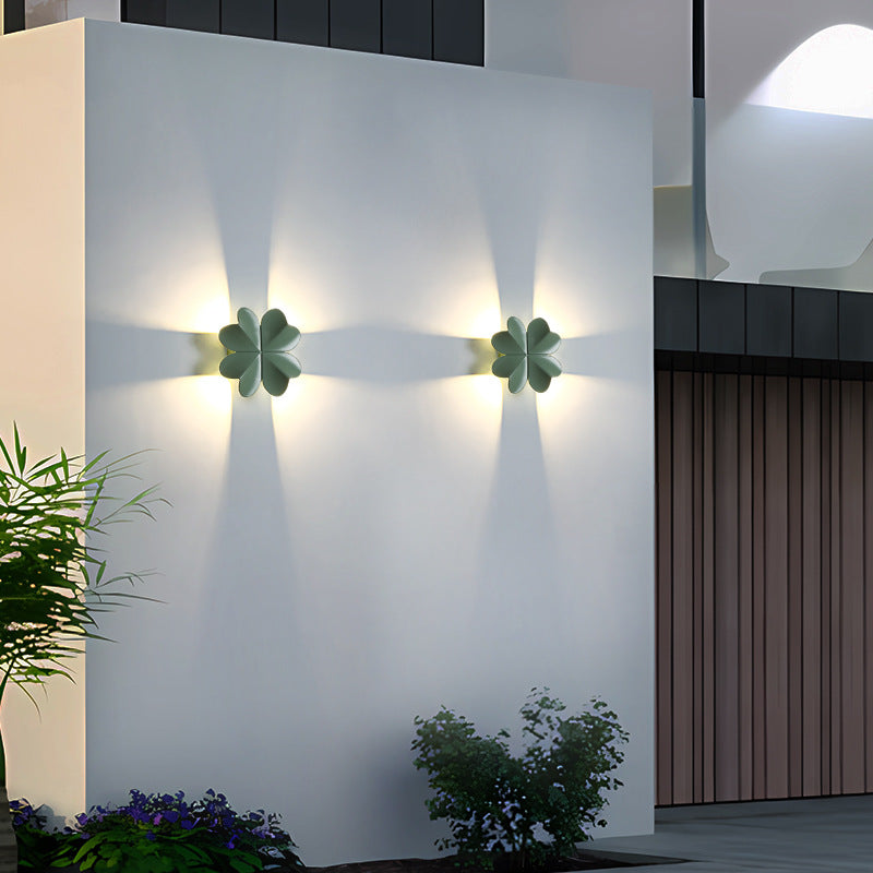Applique murale LED en aluminium étanche créative contemporaine à quatre feuilles pour patio extérieur 