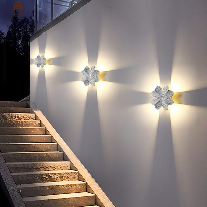 Applique murale LED en aluminium étanche créative contemporaine à quatre feuilles pour patio extérieur 