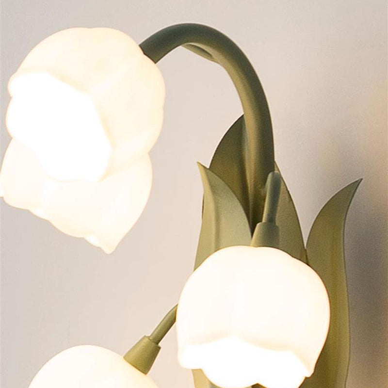 Lámpara de mesa de 5 luces USB con florales de vidrio y hierro francés tradicional para mesita de noche 