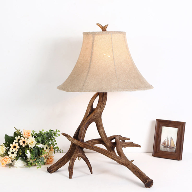 Lampe de table à 1 lumière avec cylindre en résine de tissu rustique traditionnel et cornes de cerf pour salon 