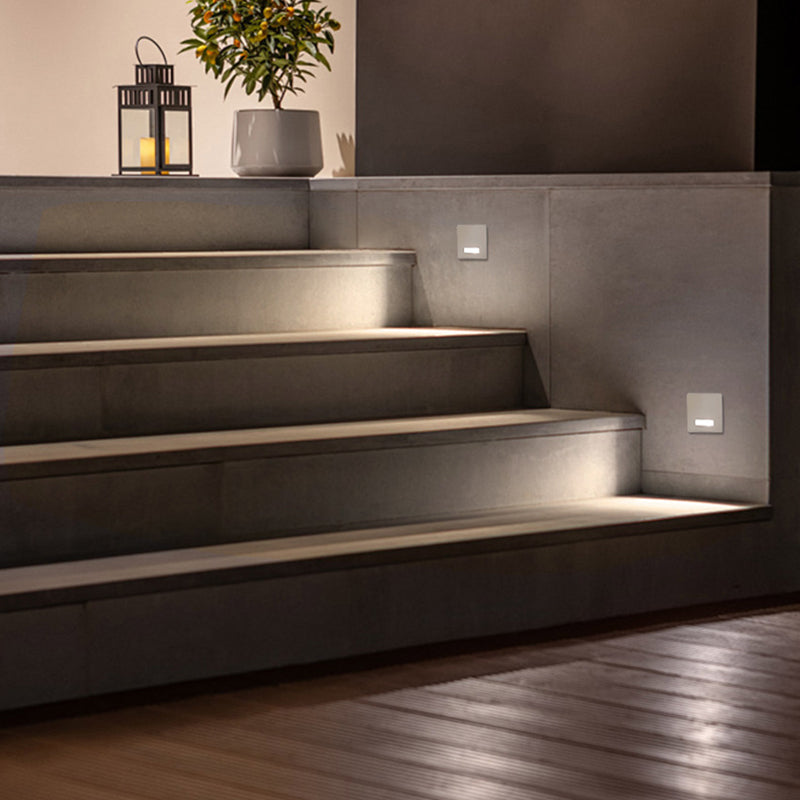مصباح حائط LED مربع مدمج مقاوم للماء مصنوع من سبائك الألومنيوم والصلب بتصميم عصري بسيط للممرات 