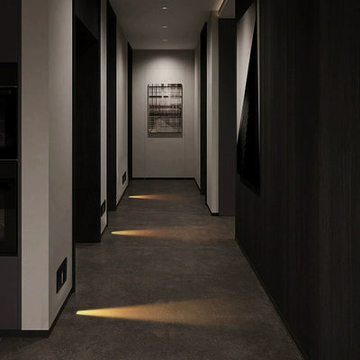 مصباح حائط LED مربع مدمج مقاوم للماء مصنوع من سبائك الألومنيوم والصلب بتصميم عصري بسيط للممرات 