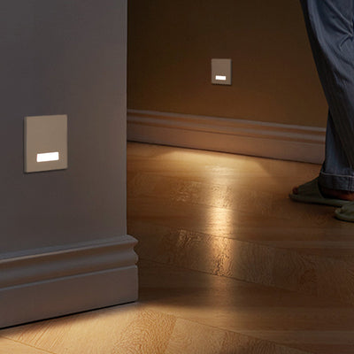 مصباح حائط LED مربع مدمج مقاوم للماء مصنوع من سبائك الألومنيوم والصلب بتصميم عصري بسيط للممرات 