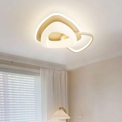 Lámpara de techo LED empotrada redonda con triángulo de flores PE de hardware nórdico contemporáneo para dormitorio 