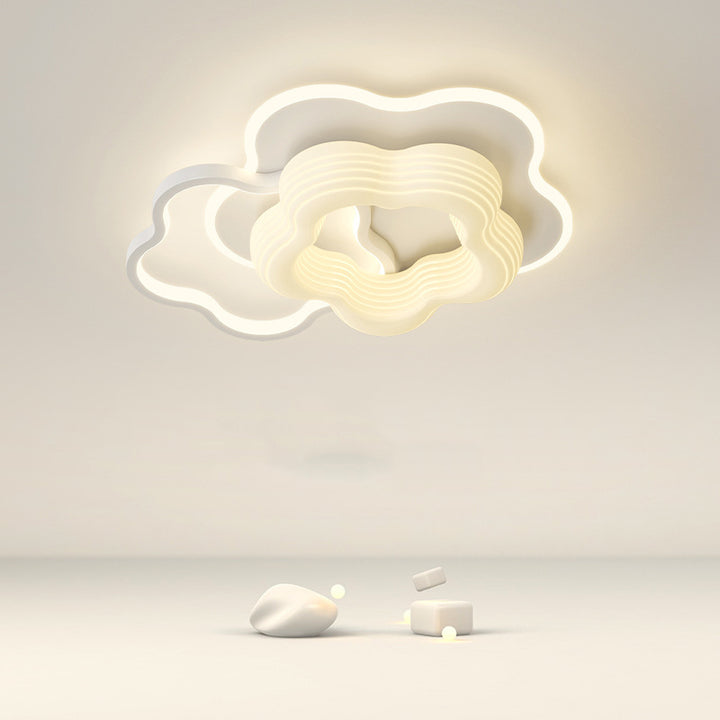 Zeitgenössische nordische Hardware PE Blume Dreieck Runde LED Deckenleuchte für Schlafzimmer 