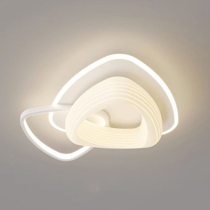 Zeitgenössische nordische Hardware PE Blume Dreieck Runde LED Deckenleuchte für Schlafzimmer 
