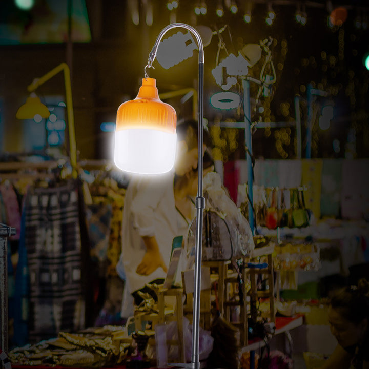 Lumière extérieure suspendue à LED en cylindre métallique ABS rechargeable de simplicité moderne pour jardin 
