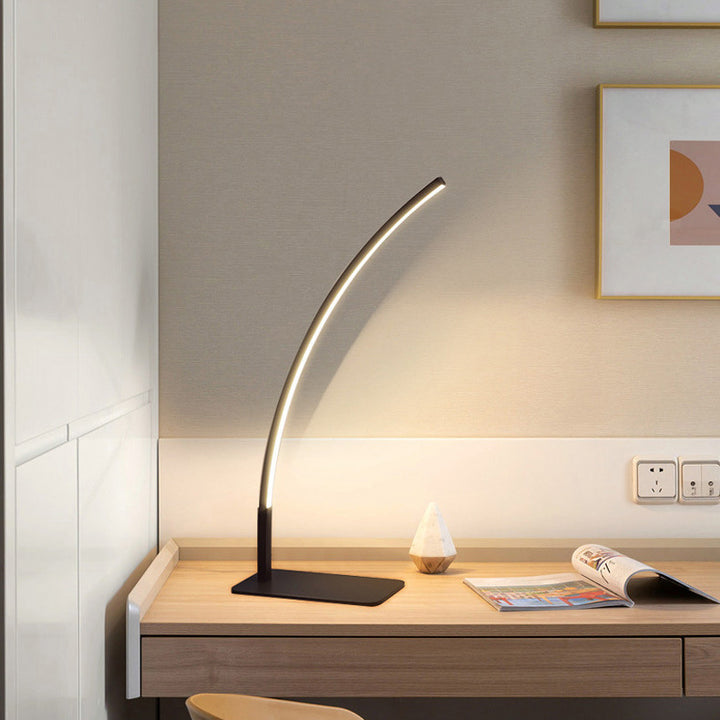 Moderne minimalistische USB-gekrümmte Eisen-Aluminium-LED-Schreibtischlampe für das Studium 