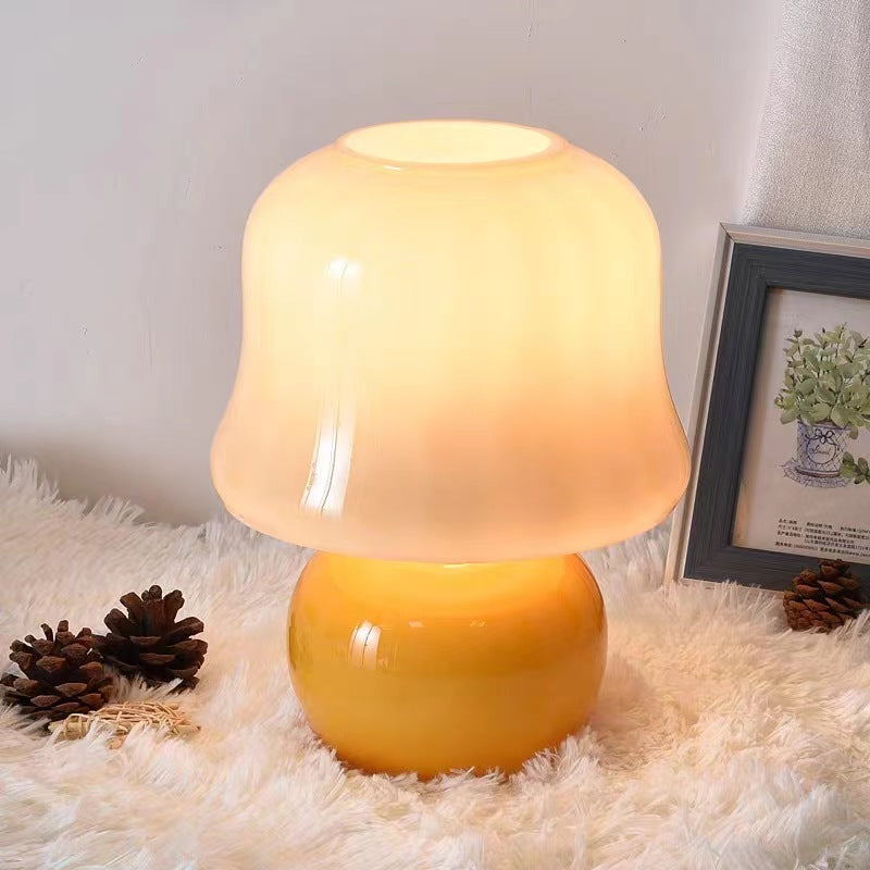 Traditionelle französische Glas-Pilz-Kuppel 1-Licht-Tischlampe für den Nachttisch 