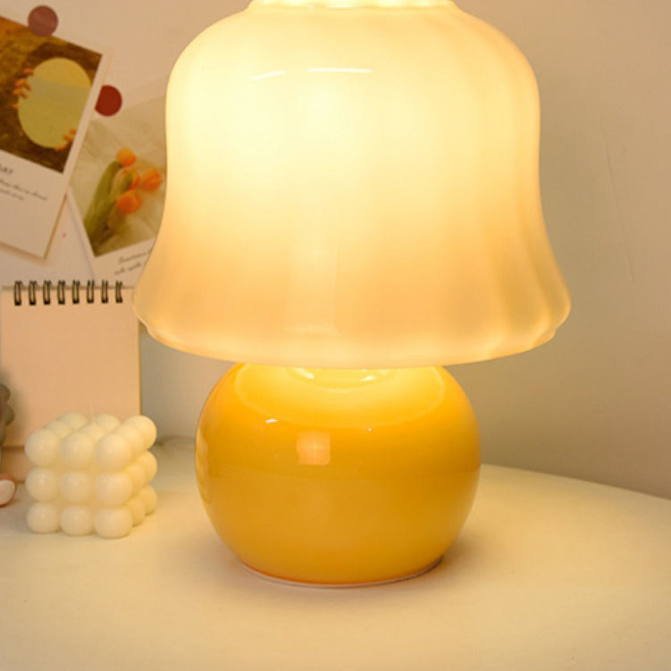Traditionelle französische Glas-Pilz-Kuppel 1-Licht-Tischlampe für den Nachttisch 