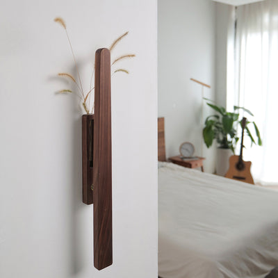 Zeitgenössische nordische Walnuss-Buche wiederaufladbare Streifen-Blumenkontainer LED-Wandleuchte für das Bett 