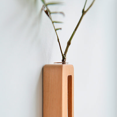 Zeitgenössische nordische Walnuss-Buche wiederaufladbare Streifen-Blumenkontainer LED-Wandleuchte für das Bett 