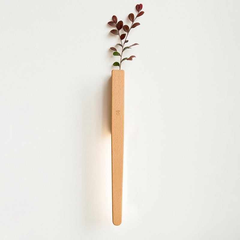 Zeitgenössische nordische Walnuss-Buche wiederaufladbare Streifen-Blumenkontainer LED-Wandleuchte für das Bett 