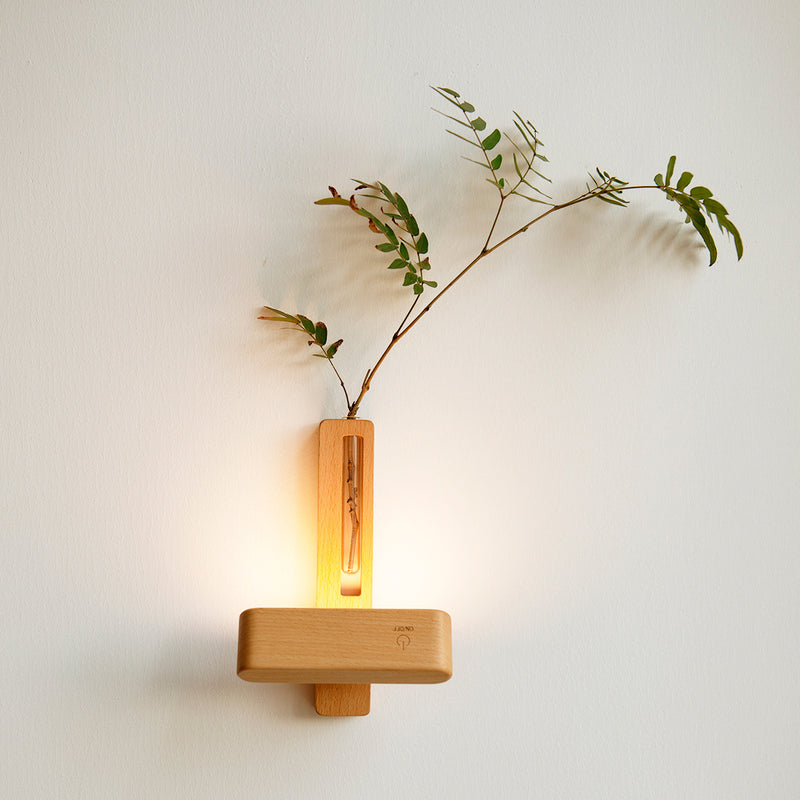 Zeitgenössische nordische Walnuss-Buche wiederaufladbare Streifen-Blumenkontainer LED-Wandleuchte für das Bett 