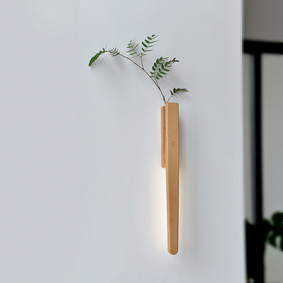 Zeitgenössische nordische Walnuss-Buche wiederaufladbare Streifen-Blumenkontainer LED-Wandleuchte für das Bett 