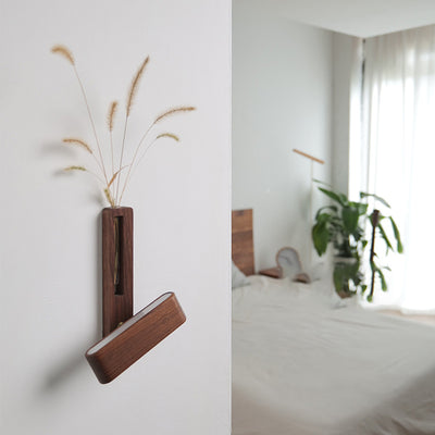Zeitgenössische nordische Walnuss-Buche wiederaufladbare Streifen-Blumenkontainer LED-Wandleuchte für das Bett 