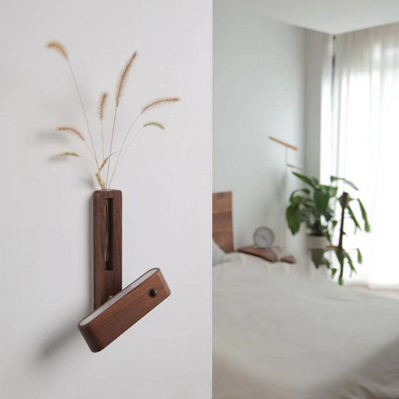 Zeitgenössische nordische Walnuss-Buche wiederaufladbare Streifen-Blumenkontainer LED-Wandleuchte für das Bett 