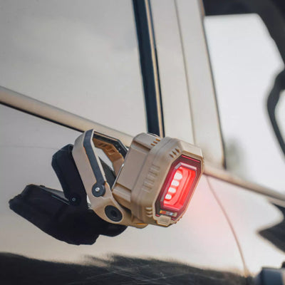 ضوء LED خارجي محمول مربع من المعدن والبلاستيك مقاوم للماء وقابل لإعادة الشحن للحديقة بتصميم بسيط وعصري 