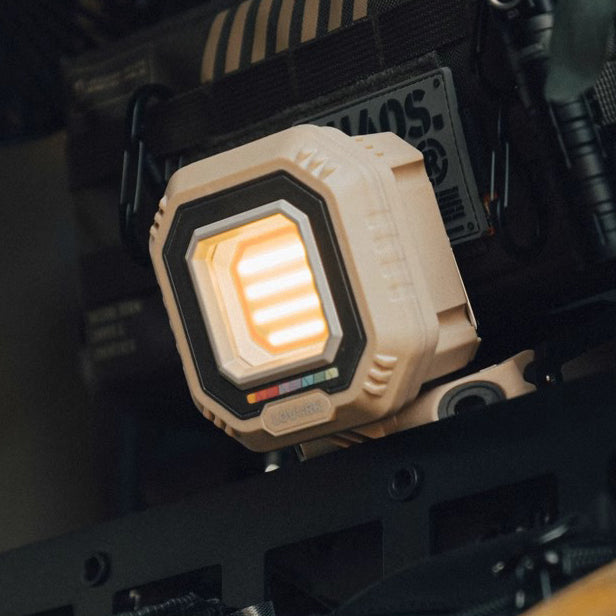 ضوء LED خارجي محمول مربع من المعدن والبلاستيك مقاوم للماء وقابل لإعادة الشحن للحديقة بتصميم بسيط وعصري 