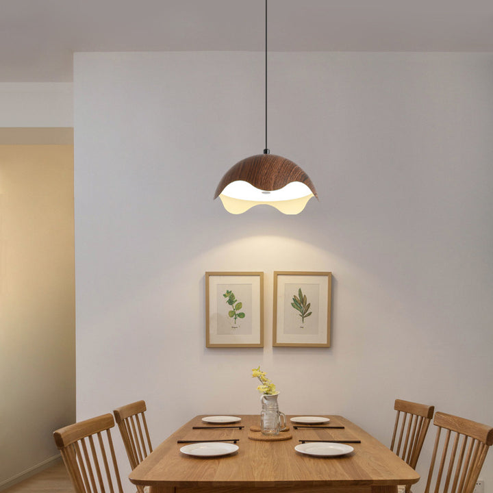 Zeitgenössische kreative Eisen-Walnuss-Acryl-Eierschalen-Wellendom-LED-Pendelleuchte für das Esszimmer 