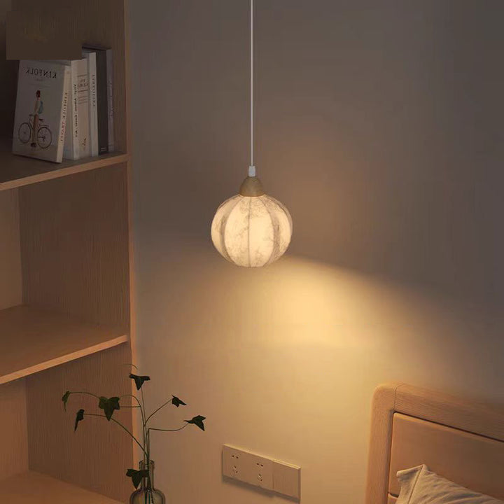 Lámpara colgante de 1 luz con patrón de flores de bola de tela de hierro tradicional francesa para mesita de noche 