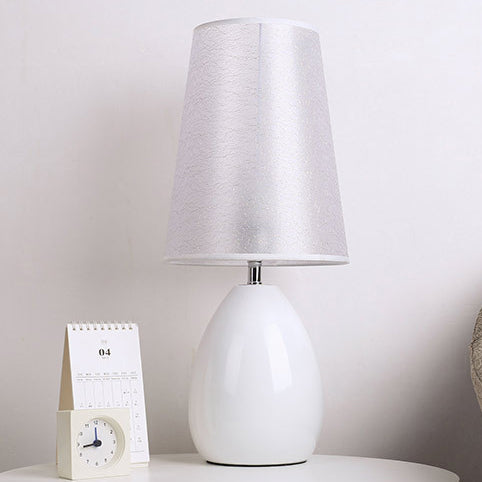 Zeitgenössische nordische Stoffeisen-Zylinderlampe mit gebürstetem Touch-Sensor, dimmbar, 1-Licht-Tischlampe für das Nachtkästchen 