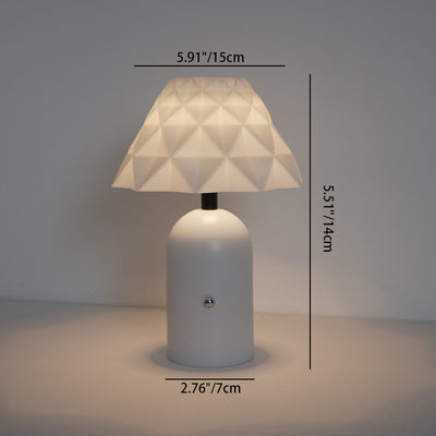 Zeitgenössische skandinavische wiederaufladbare Eisen-PC-kegelförmige Säule kariertes Muster LED-Tischlampe Nachtlicht für den Nachttisch 