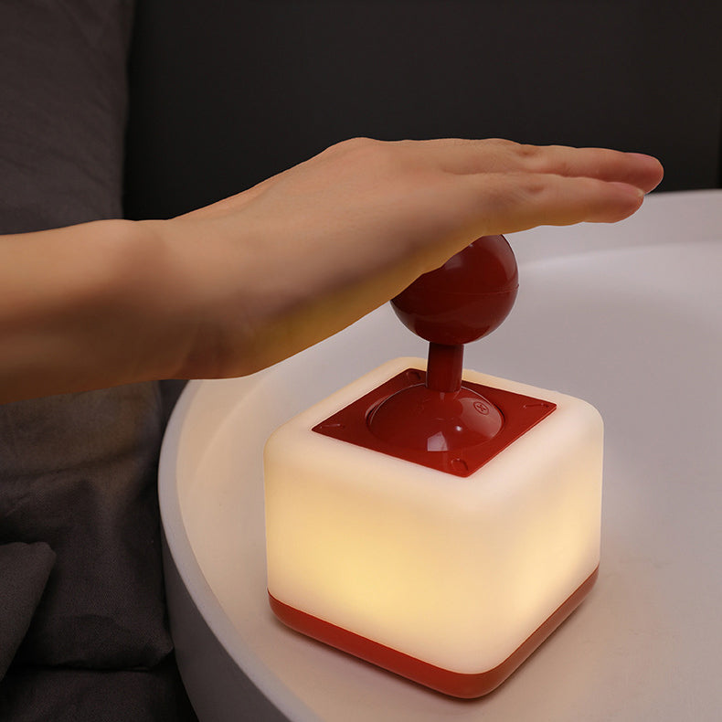 مصباح طاولة LED عصري قابل لإعادة الشحن يعمل يدويًا مع قاعدة هزازة من ABS وPP، ضوء ليلي لغرفة النوم 