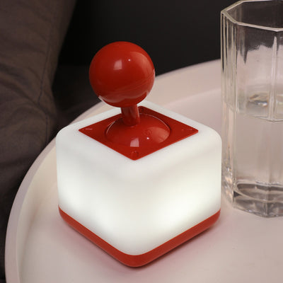 مصباح طاولة LED عصري قابل لإعادة الشحن يعمل يدويًا مع قاعدة هزازة من ABS وPP، ضوء ليلي لغرفة النوم 