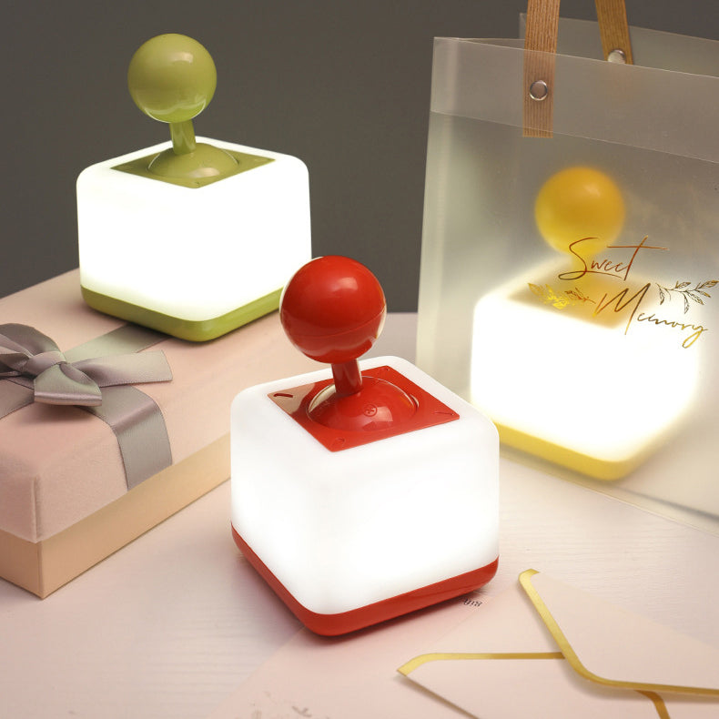 مصباح طاولة LED عصري قابل لإعادة الشحن يعمل يدويًا مع قاعدة هزازة من ABS وPP، ضوء ليلي لغرفة النوم 