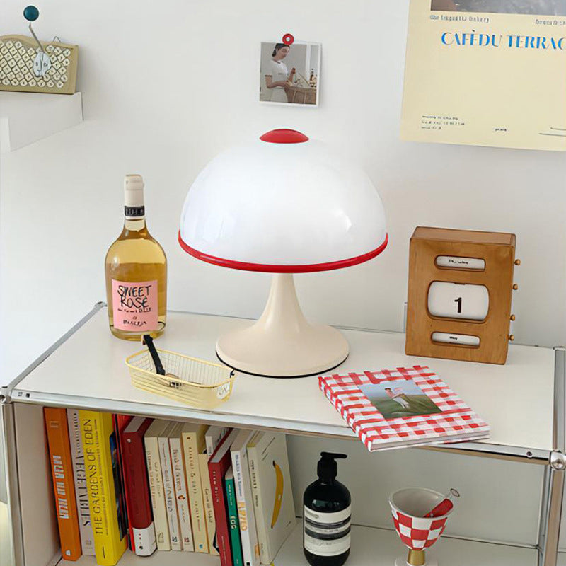 Zeitgenössische nordische USB-Dome-Pilz-Eisen-Acryl-LED-Tischlampe für das Schlafzimmer 