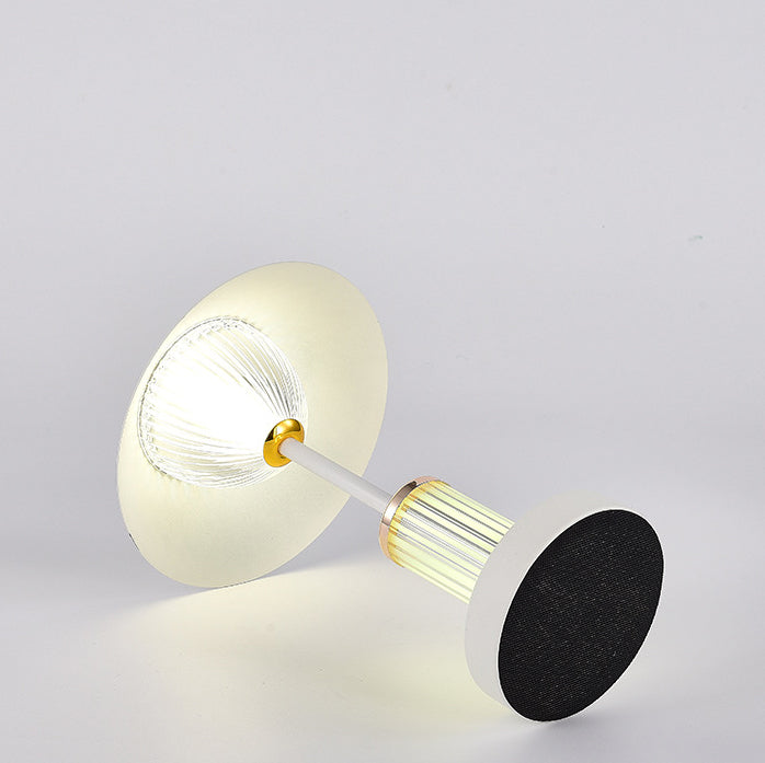 Lampe de table LED à intensité variable tactile en forme de cylindre conique en acrylique rechargeable scandinave contemporaine pour chambre à coucher 