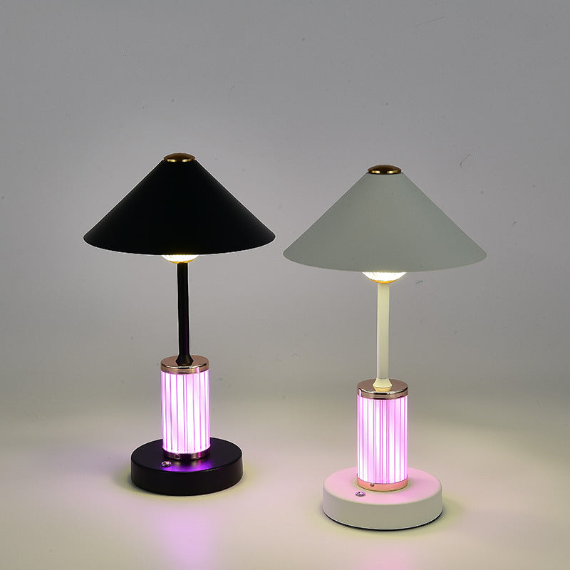 Zeitgenössische skandinavische wiederaufladbare Eisen-Acryl-Kegelzylinder-Touch-Dimm-LED-Tischlampe für das Schlafzimmer 