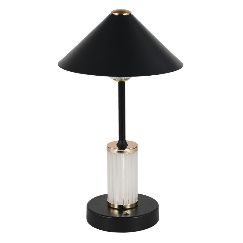 Lampe de table LED à intensité variable tactile en forme de cylindre conique en acrylique rechargeable scandinave contemporaine pour chambre à coucher 