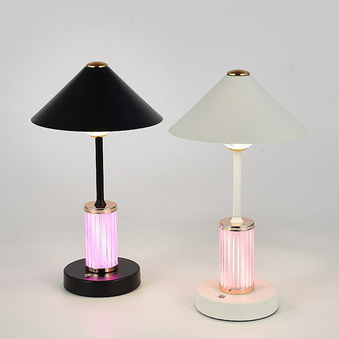 Lampe de table LED à intensité variable tactile en forme de cylindre conique en acrylique rechargeable scandinave contemporaine pour chambre à coucher 