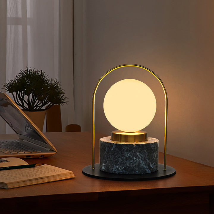 Moderner Übergangs-Marmor-Glas-Metallkugel-Ovalgriff 1-Licht-Tischlampe für das Studium 