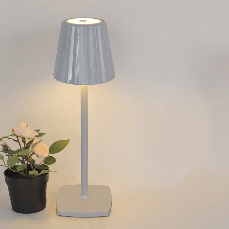 Zeitgenössische skandinavische wiederaufladbare Eisen-Acryl-Faltzylinder-LED-Tischlampe Nachtlicht für Schlafzimmer 