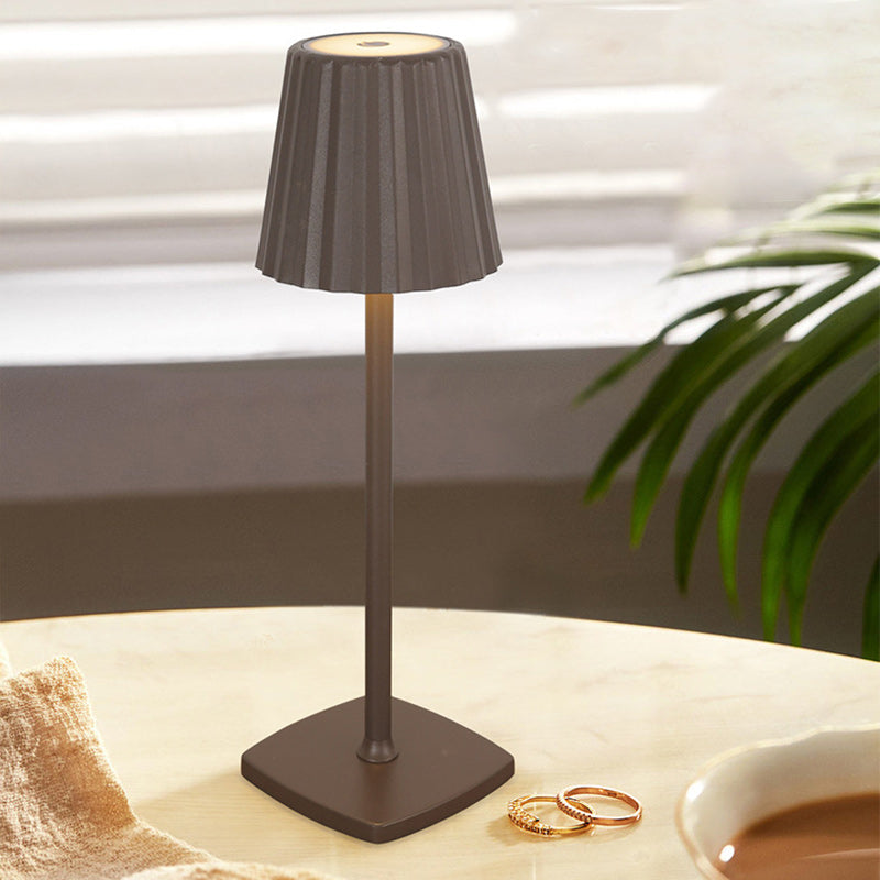 Zeitgenössische skandinavische wiederaufladbare Eisen-Acryl-Faltzylinder-LED-Tischlampe Nachtlicht für Schlafzimmer 
