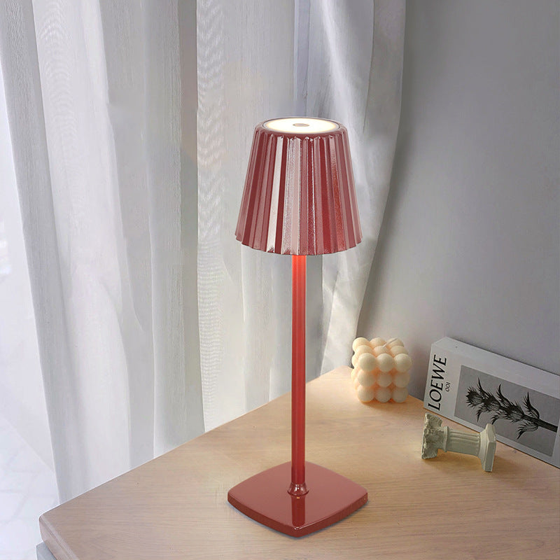 Zeitgenössische skandinavische wiederaufladbare Eisen-Acryl-Faltzylinder-LED-Tischlampe Nachtlicht für Schlafzimmer 