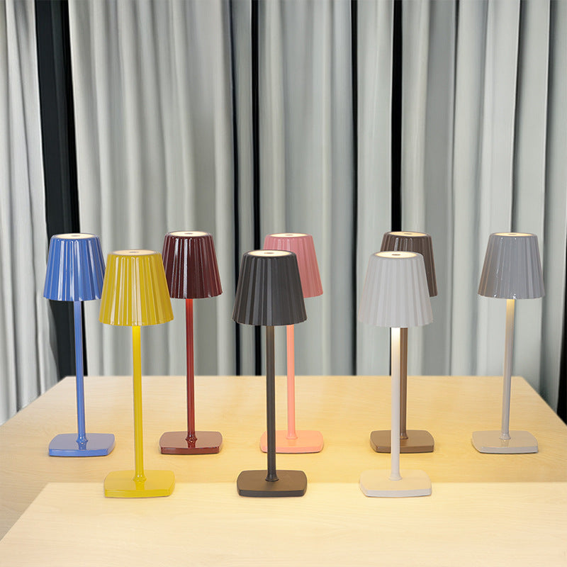 Zeitgenössische skandinavische wiederaufladbare Eisen-Acryl-Faltzylinder-LED-Tischlampe Nachtlicht für Schlafzimmer 