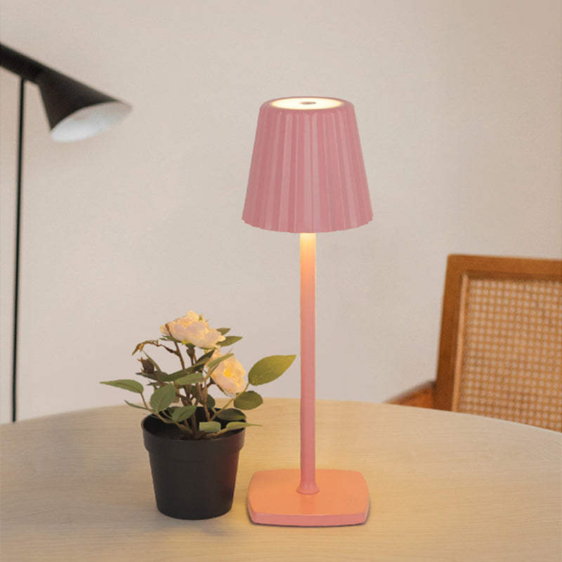 Zeitgenössische skandinavische wiederaufladbare Eisen-Acryl-Faltzylinder-LED-Tischlampe Nachtlicht für Schlafzimmer 