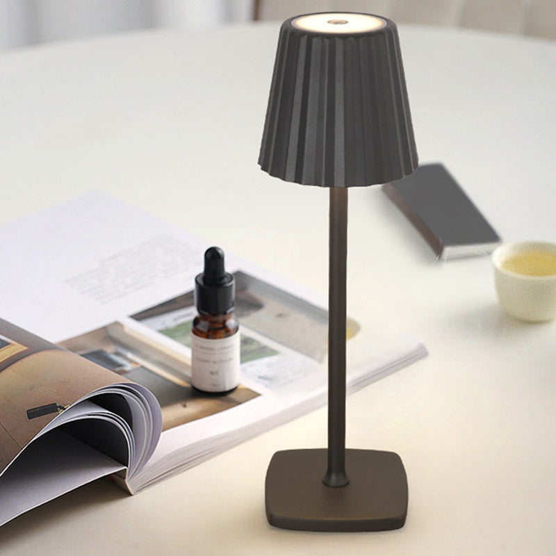 Zeitgenössische skandinavische wiederaufladbare Eisen-Acryl-Faltzylinder-LED-Tischlampe Nachtlicht für Schlafzimmer 