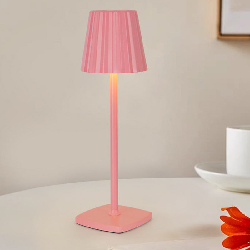 Zeitgenössische skandinavische wiederaufladbare Eisen-Acryl-Faltzylinder-LED-Tischlampe Nachtlicht für Schlafzimmer 