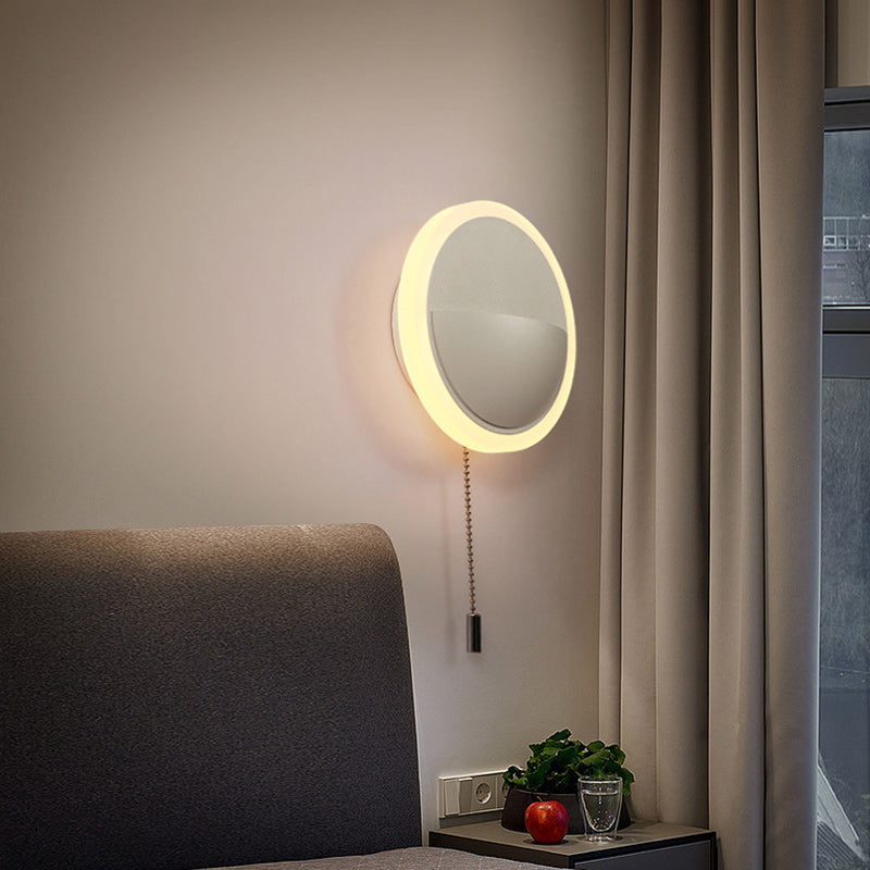 Lámpara de Aplique de Pared LED con Cable de Extracción Redondo de Hierro, Aluminio y Acrílico de Simplicidad Moderna para Cabecera 