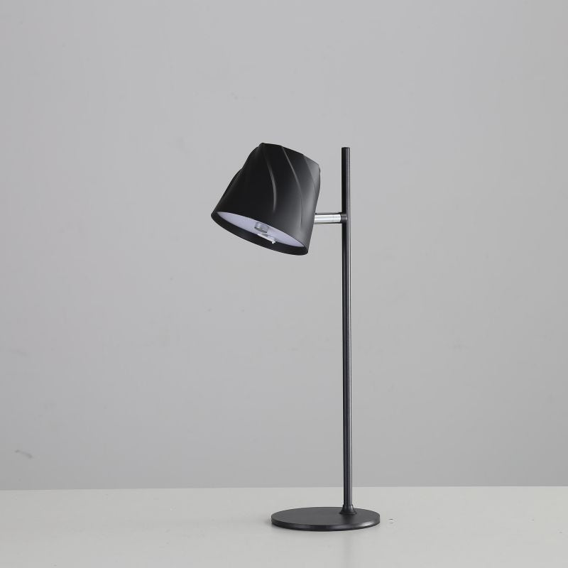現代的なスカンジナビア風アイロンプラスチックUSBタッチ調光シリンダーLEDテーブルランプ（ベッドサイド用） 