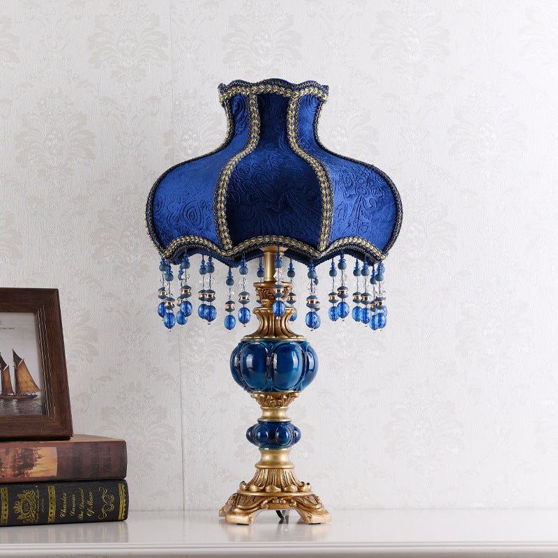 Lampe de table 1 lumière avec perles en dentelle de tissu en résine européenne traditionnelle florale pour chevet 